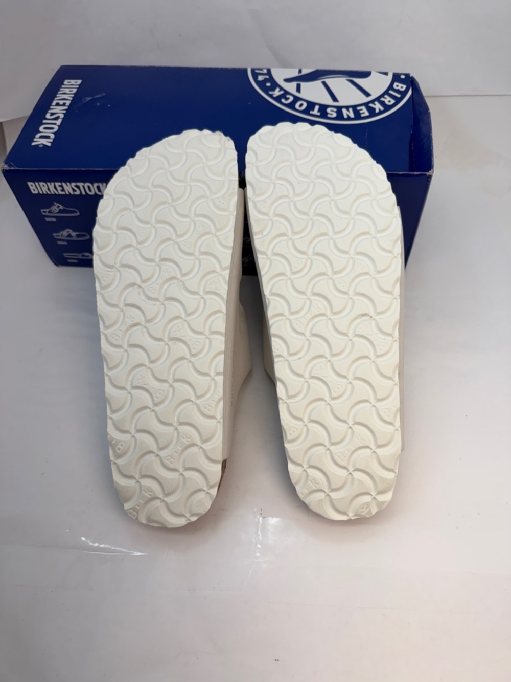 BIRKENSTOCK Arizona Sandal in Antique White suede slip on - Picture 6 of 6